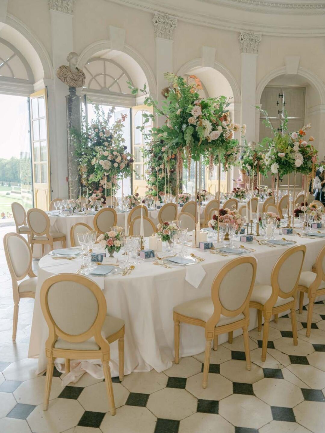 Fairytale Castle Wedding Chateau de Vaux-le-Vicomte France by @alejandrapoupelevents 37