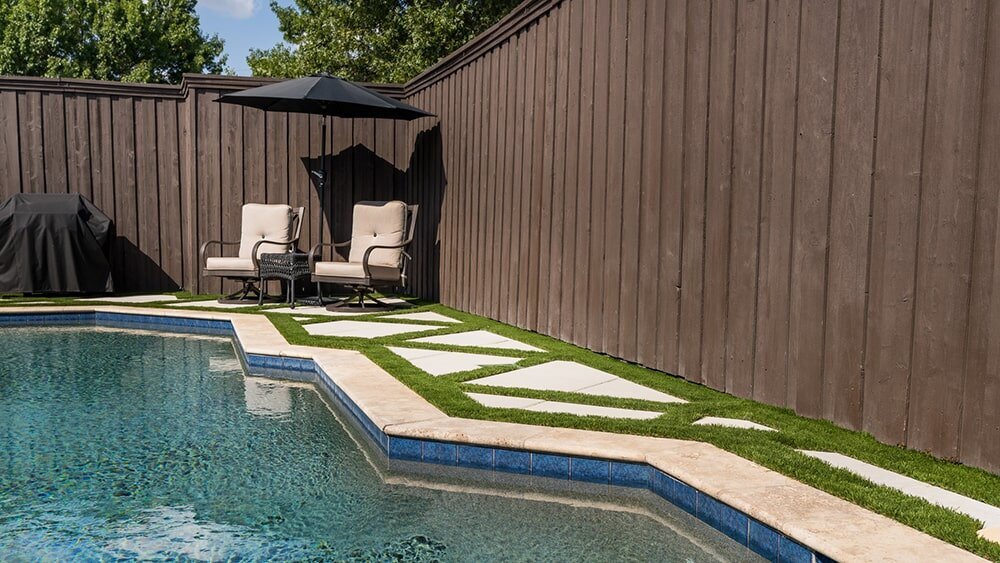 artificial-grass-installers-dallas-tx-backyard