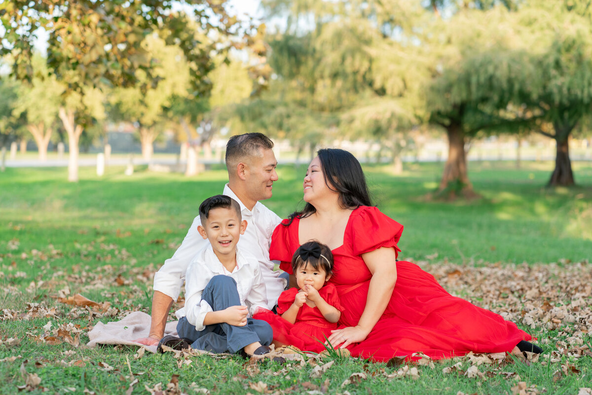 Austin Texas Family photo in a park.