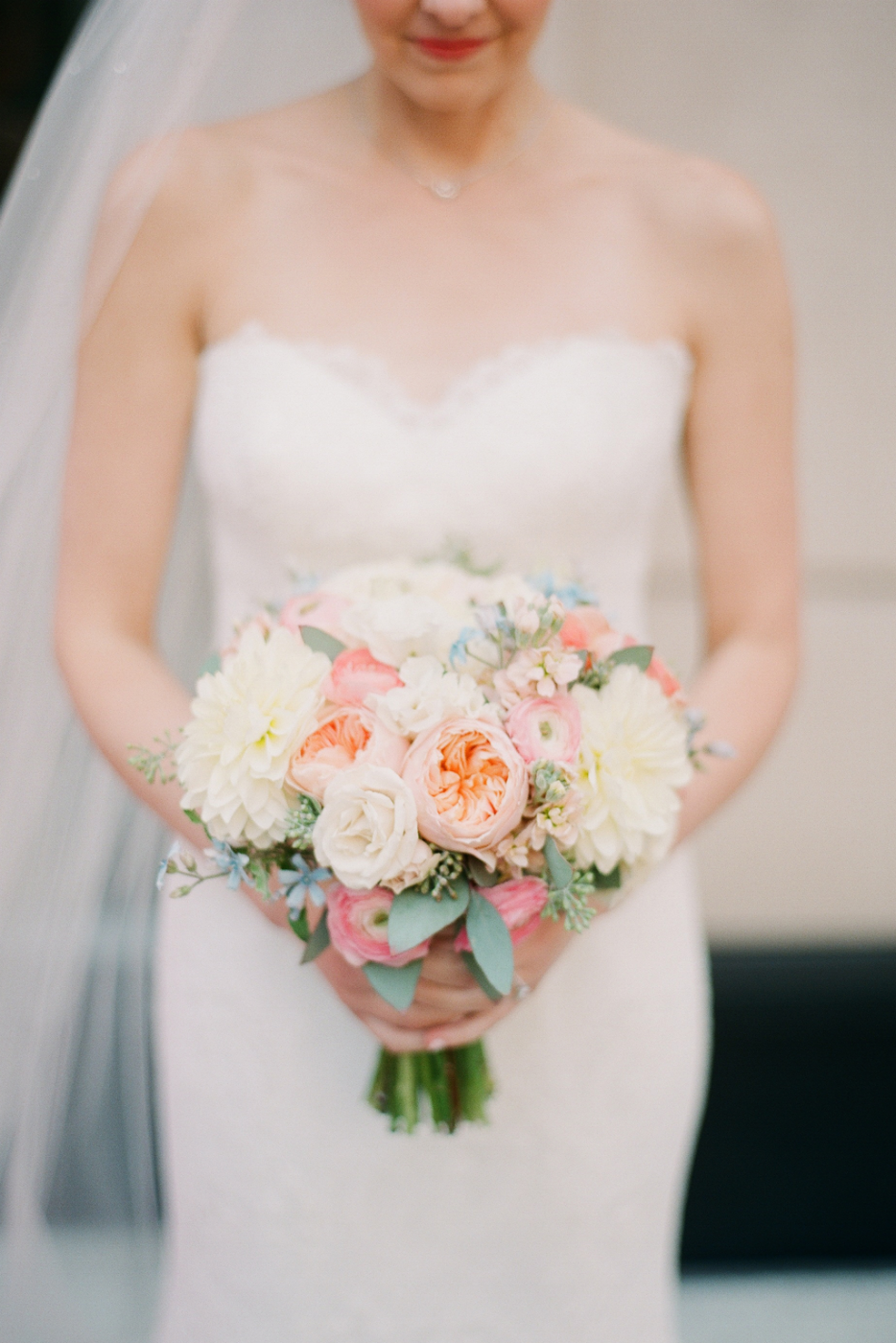 pastel_bridal_bouquet_mca_wedding_chicago_wedding_florist_life_in_bloom