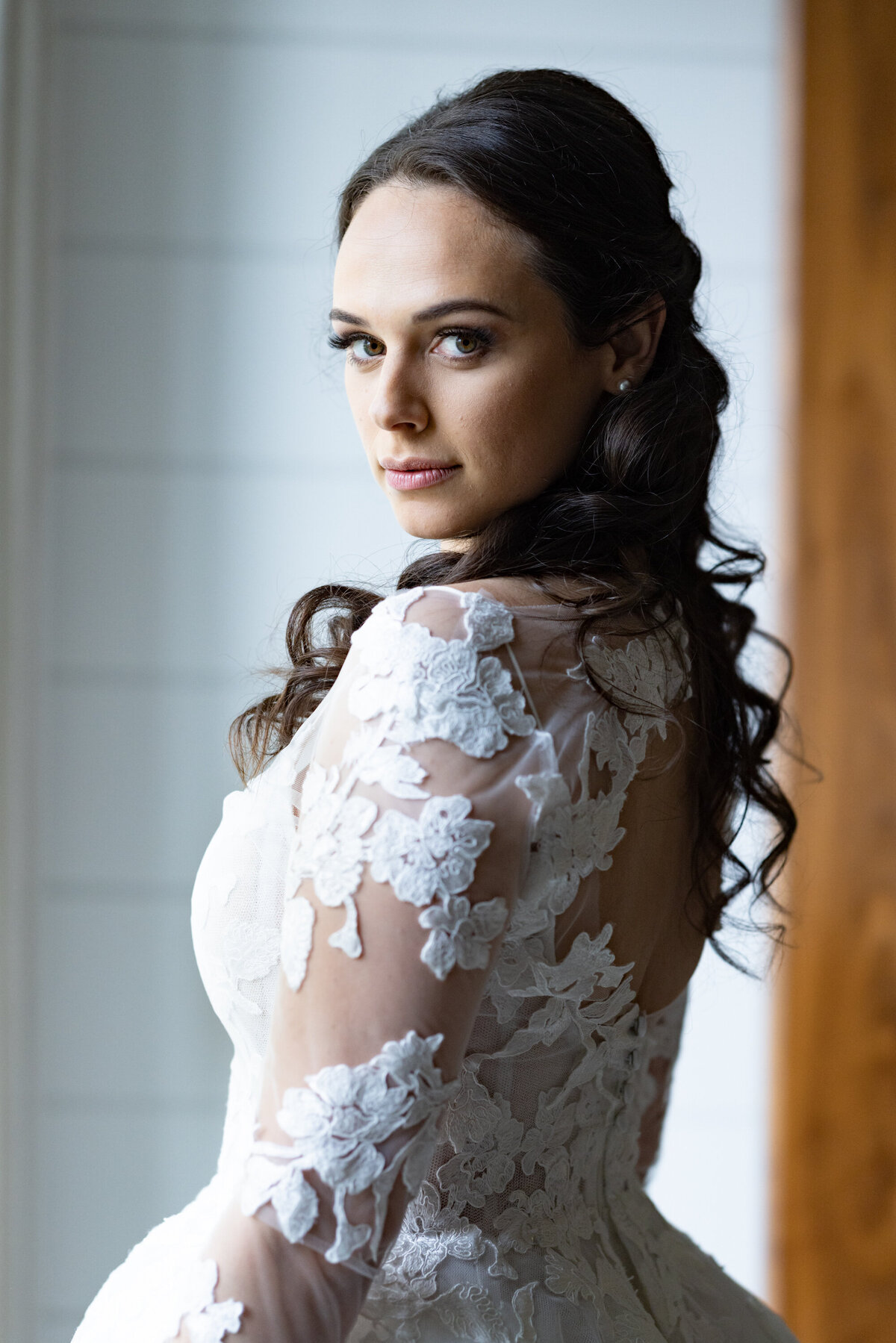 bridal-portrait-monique-lhuillier-wedding-dress-plumed-serpent