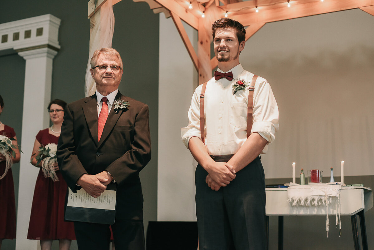 wedding ceremony | Iowa wedding photographer | Iowa Photographer | Playlife | Cedar Rapids | Iowa City | Kalona | Alaynna Ann Schwartz-42