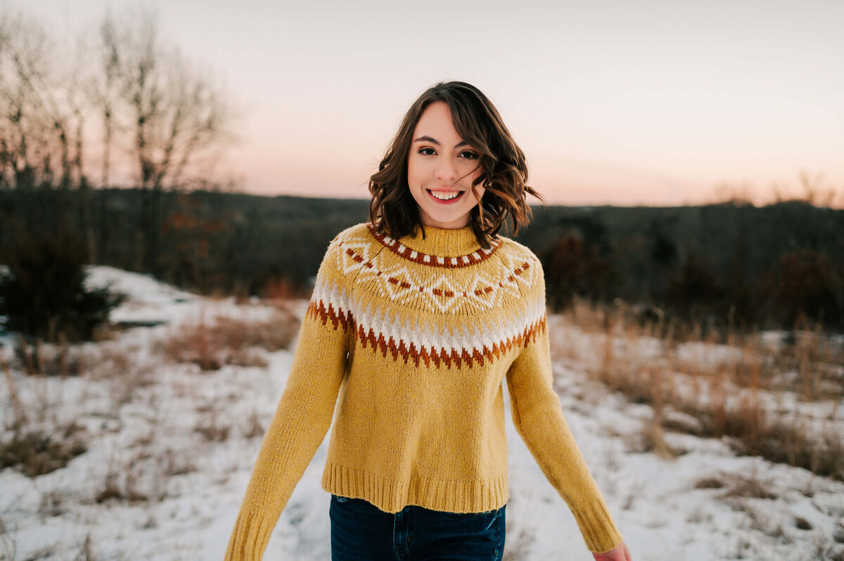 Branson senior photographer Jessica Kennedy of The Xo Photography of senior girl laughing in the snow