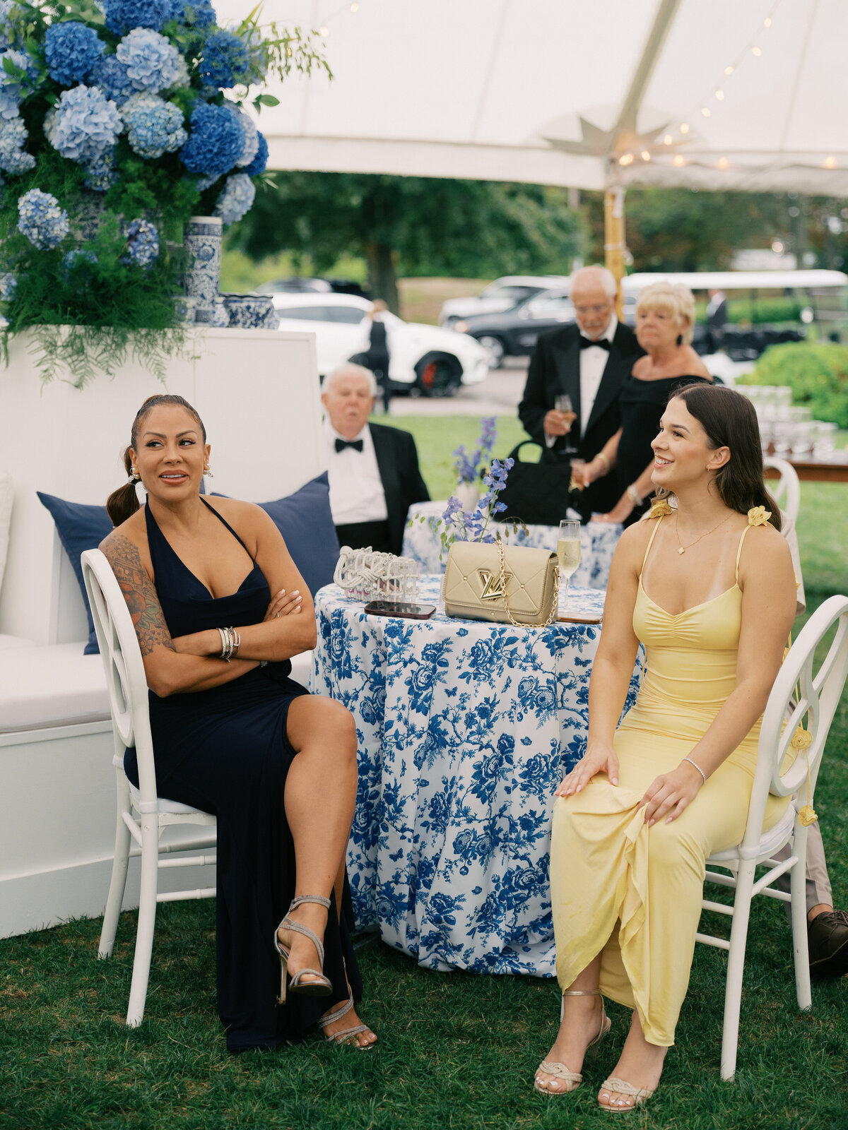 outdoor-summer-wedding-at-castle-hill-inn