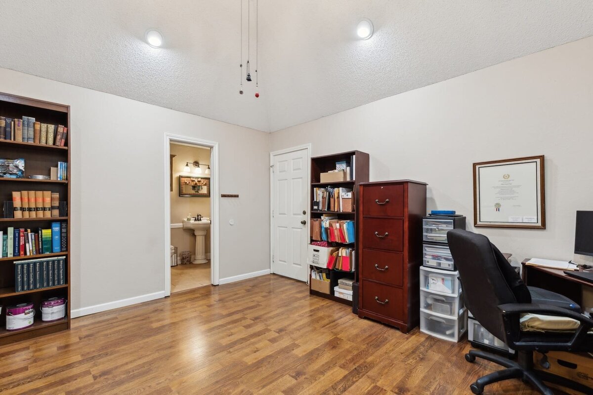 6419_shadow_lane_dallas_tx_home_office_or_flex_room_-_built_ins_half_bath_access_high_ceiling_-_haven_realty_group