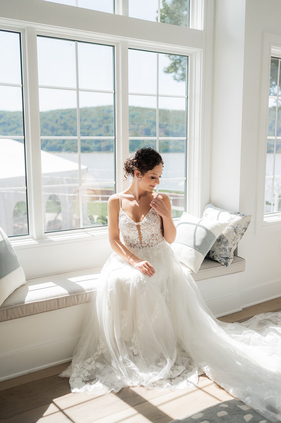 bride takes a minute before wedding