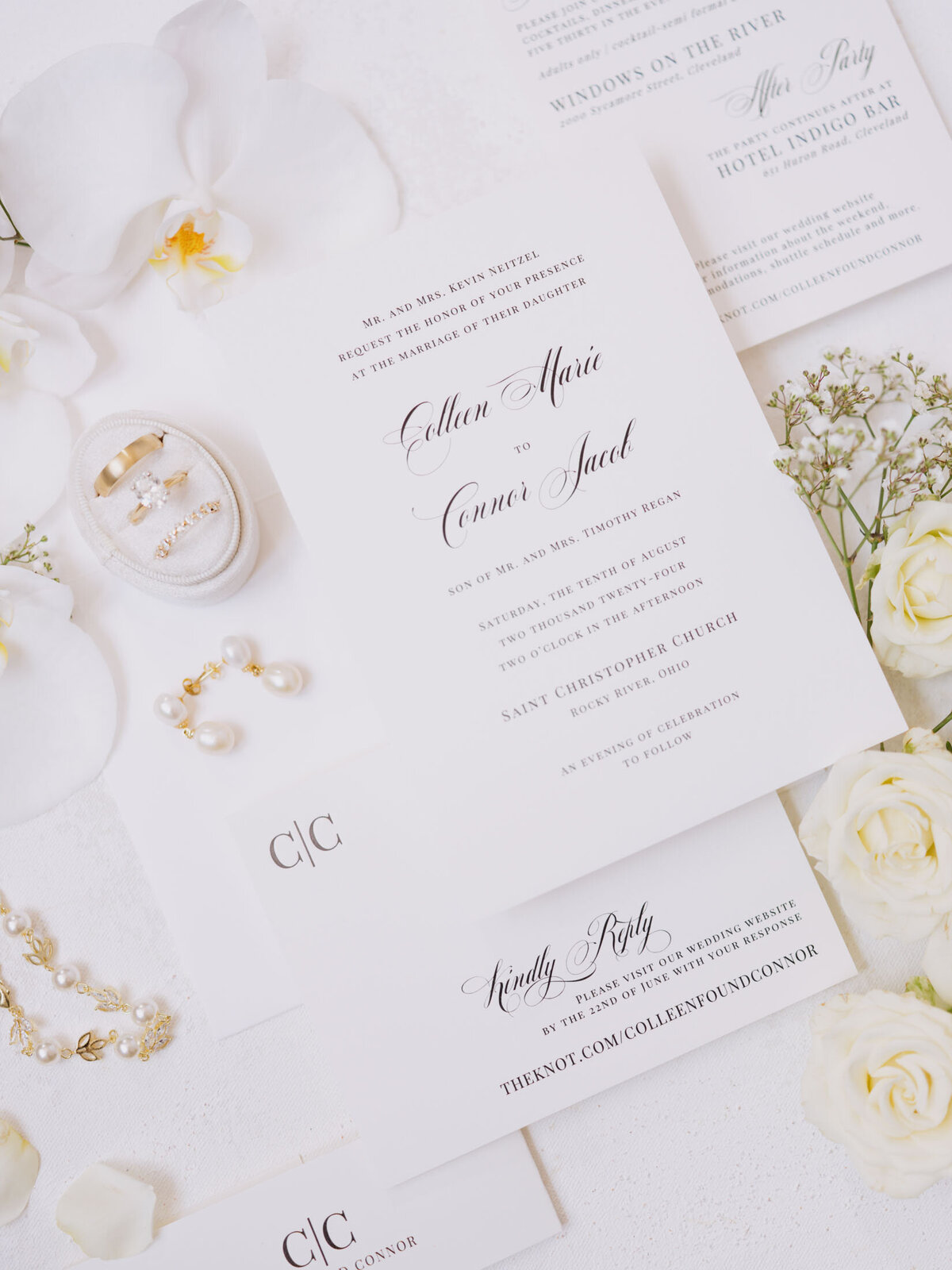 Timeless wedding invitation in black and white