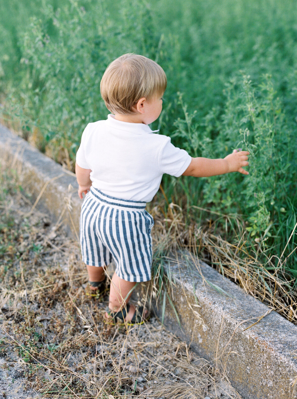 Family photography session outdoors in Cesena, Emilia-Romagna, Italy - 10