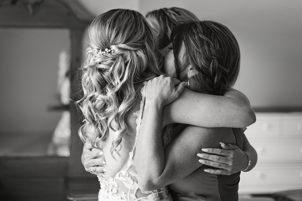 bella-luce-by-michelle-andrea-new-england-photographer-wedding-cuneo-family-bridal-prep-27