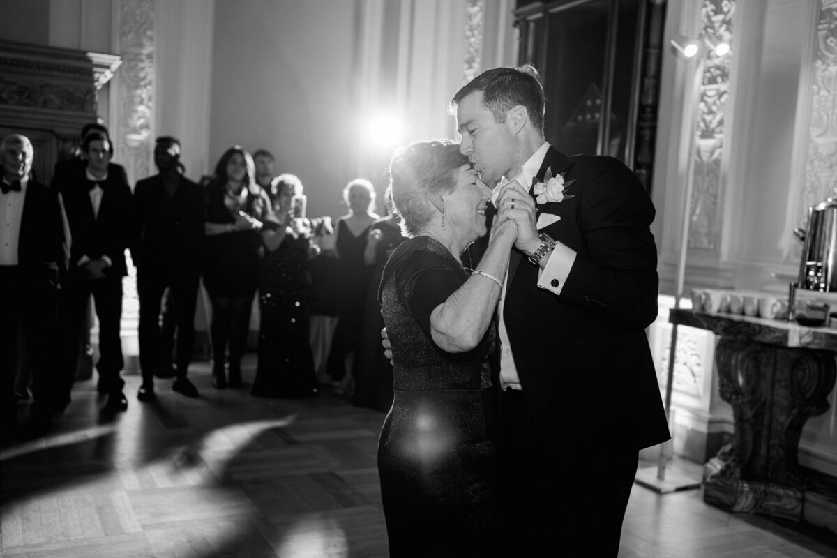 san francisco-flood-mansion-wedding-photography-catholic-wedding-classic-blackandwhite-churchwedding-wedding-thedejaureguis-093
