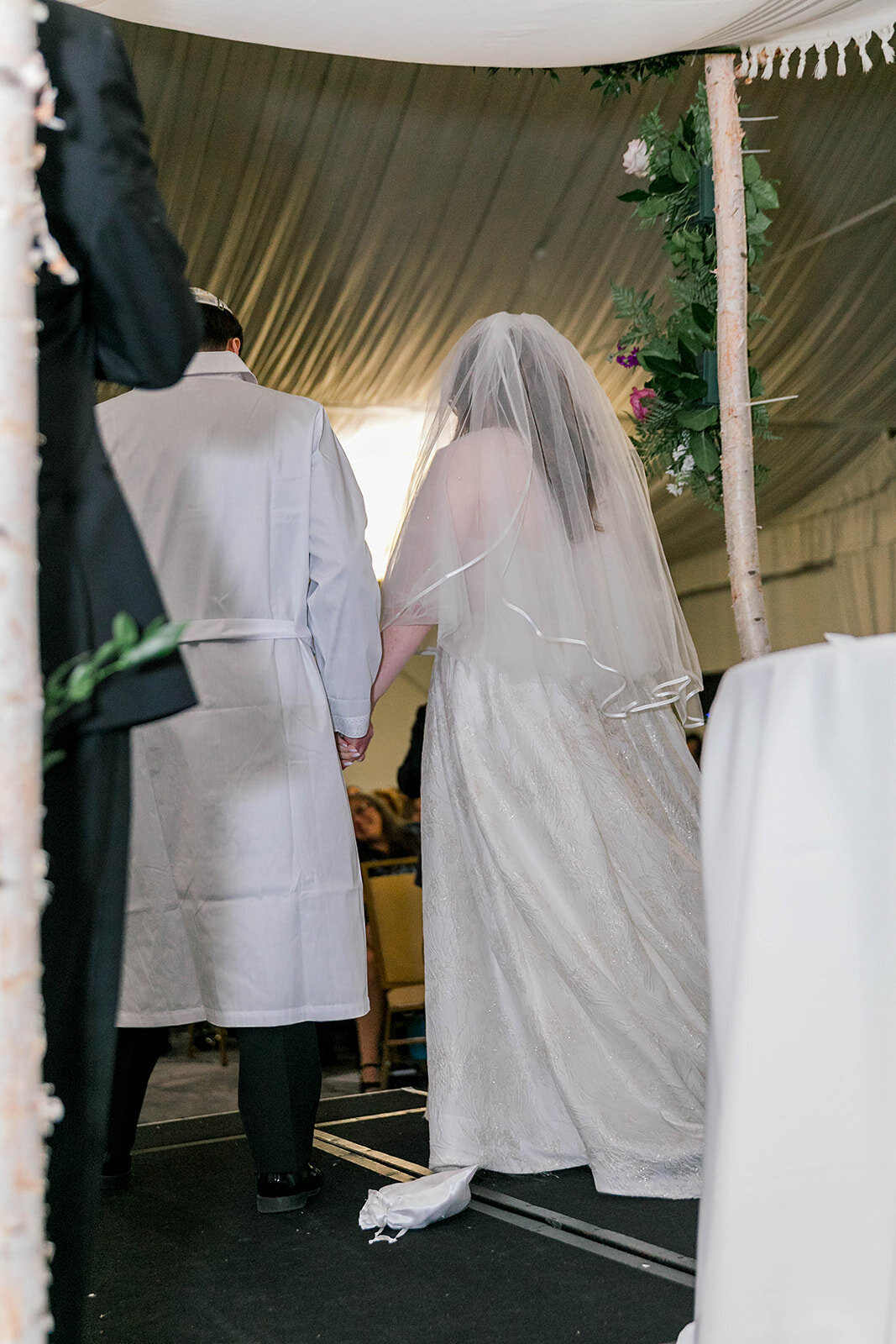 Eliana-Melmed-Photography-Chicago-LosAngeles-Jewish-WeddingPhotography-Chuppah-00247