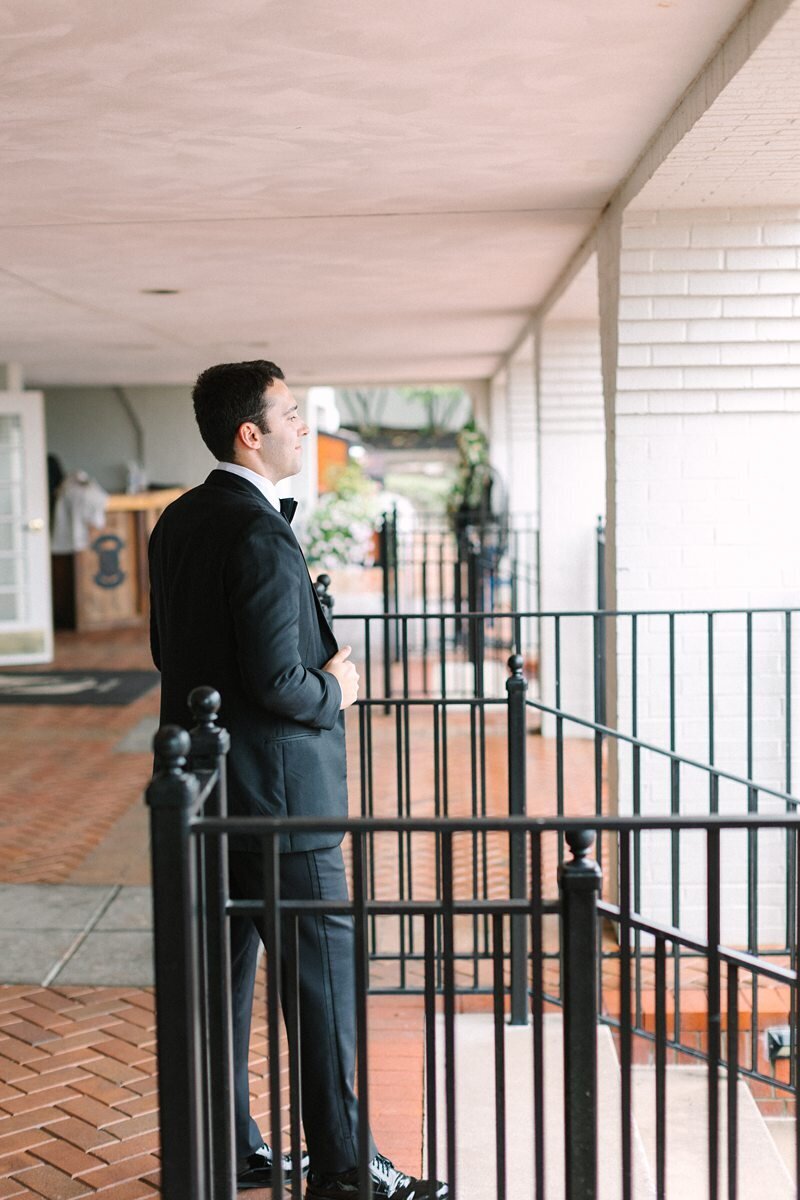 groom-relaxed-prep-evansville-country-club14