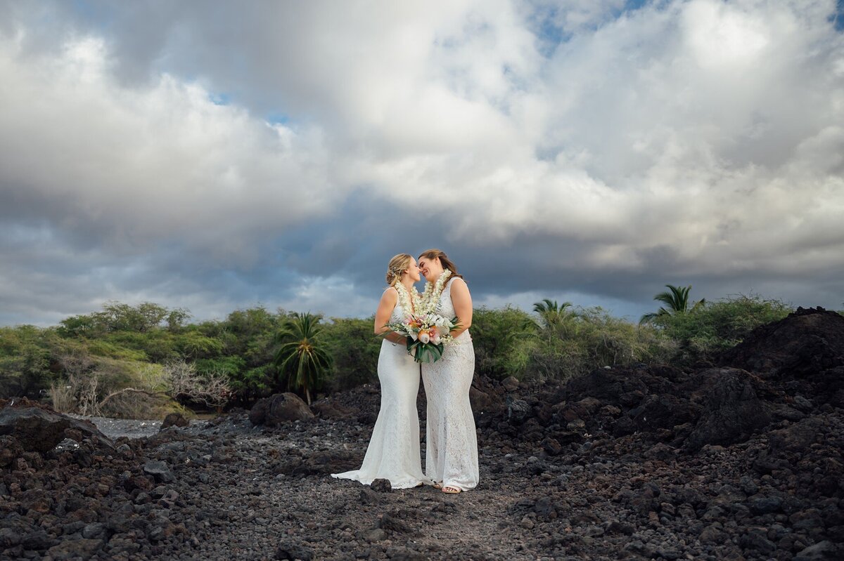 kiholo-black-sand-beach-elopement_0100