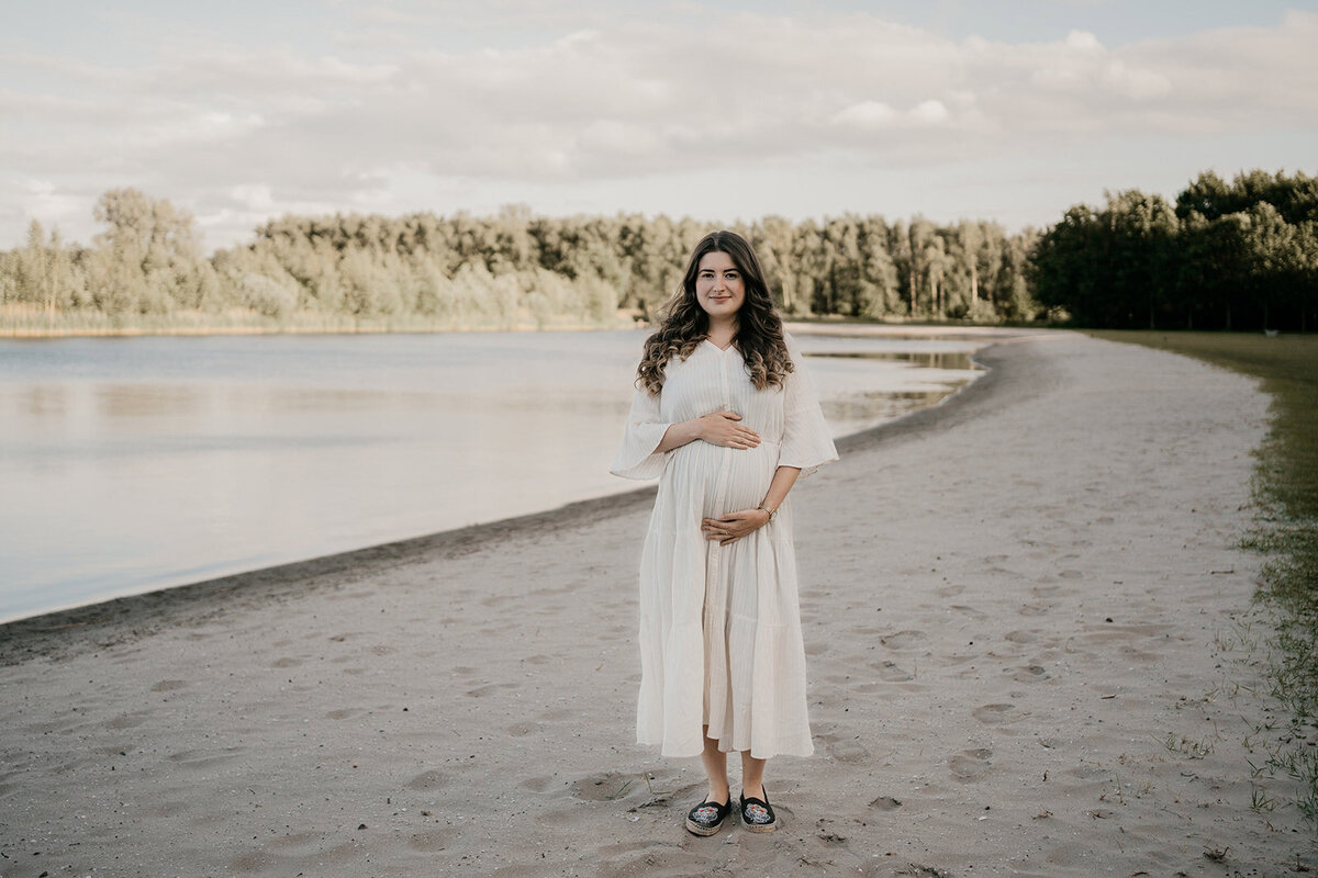 Leukfotografie wangerschapsfotografie natuur Amsterdam  Oostzaan buiten-zwangerschap-fotoshoot-natuur-twiske3.jpg