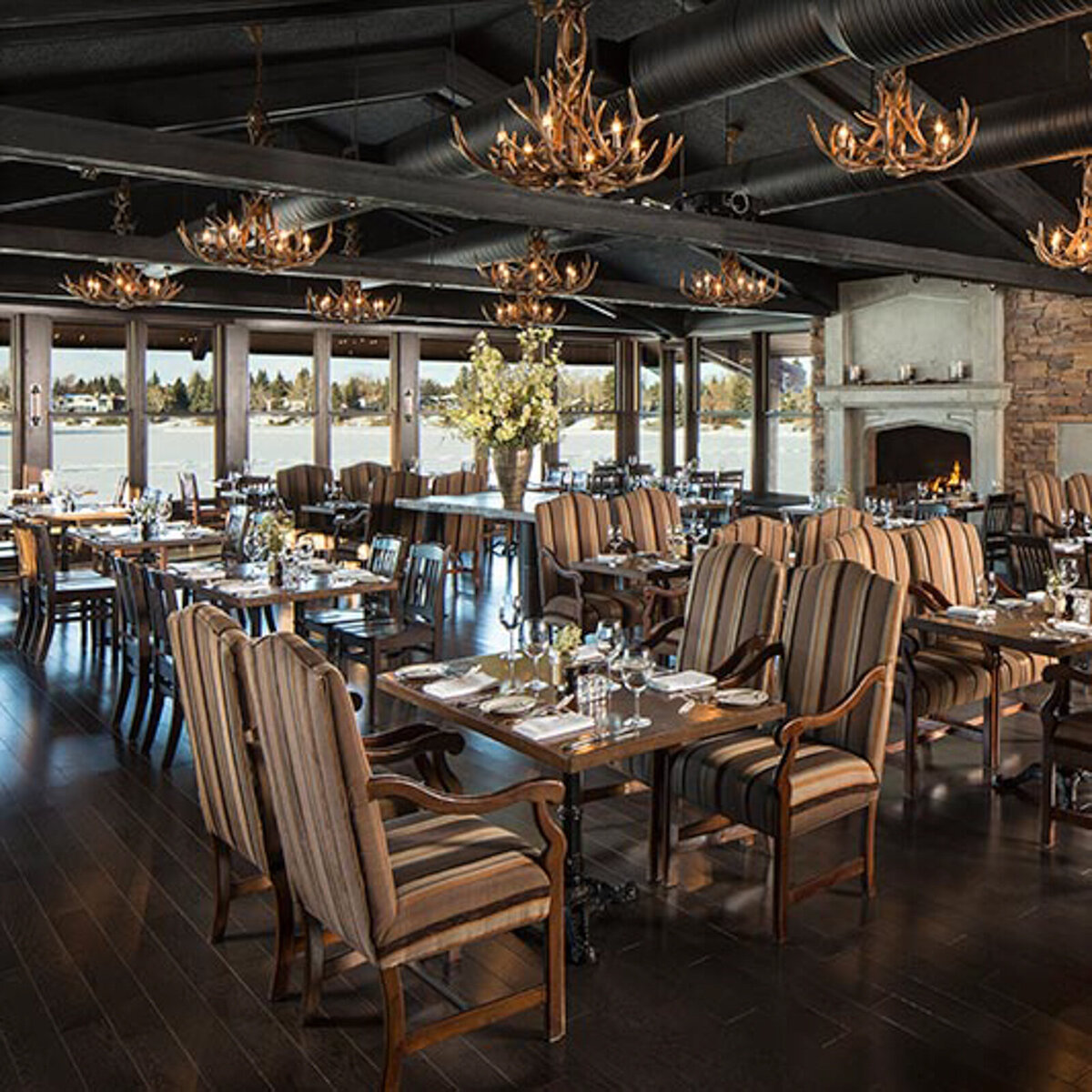 The Lakehouse, a romantic sophisticated wedding venue in Calgary, featured on the Brontë Bride Vendor Guide.