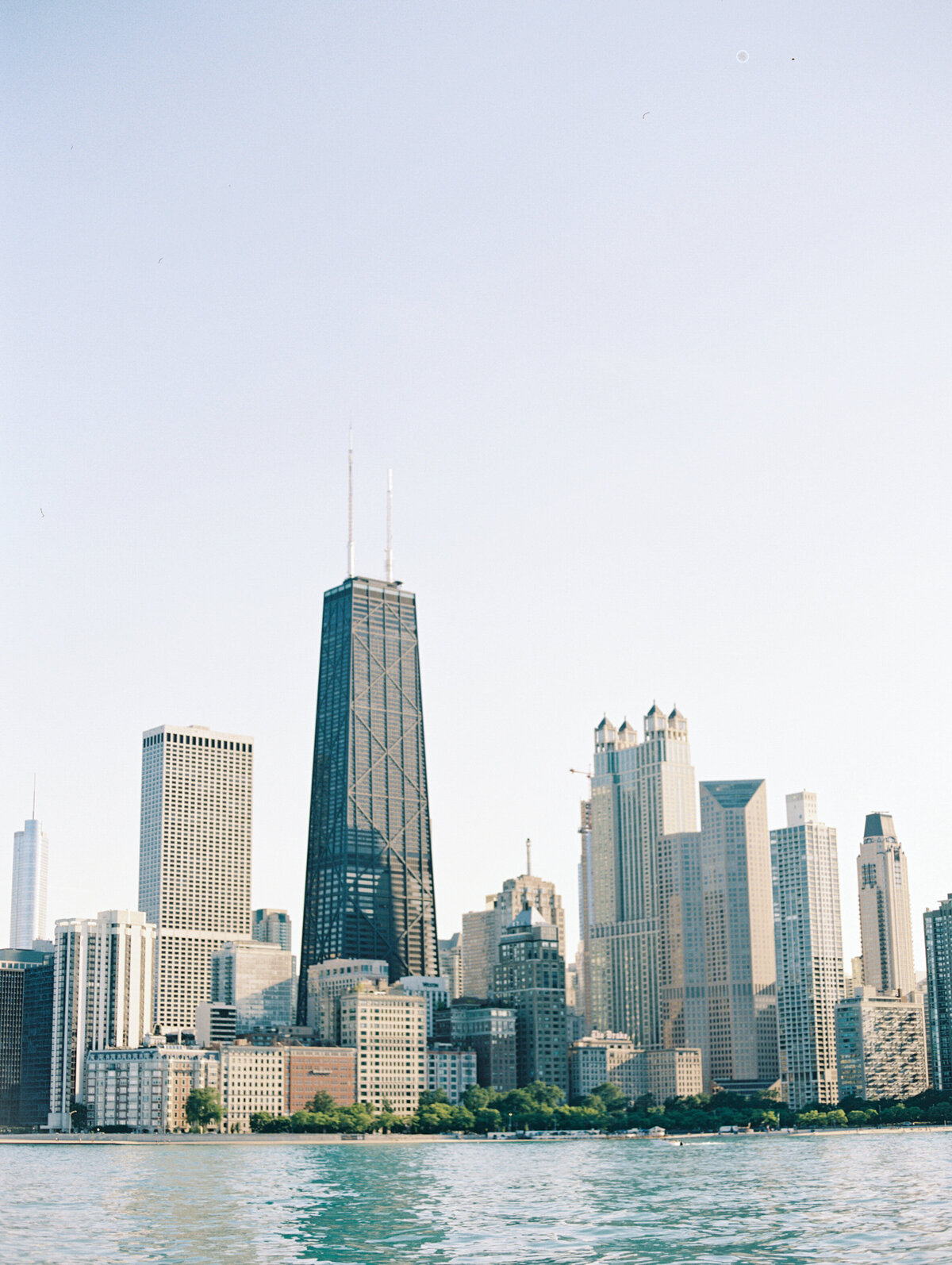 Chicago skyline photographed by Arielle Peters Photography