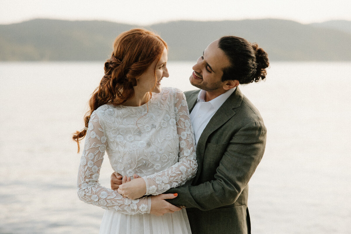 wedding day pose ideas for bride and groom