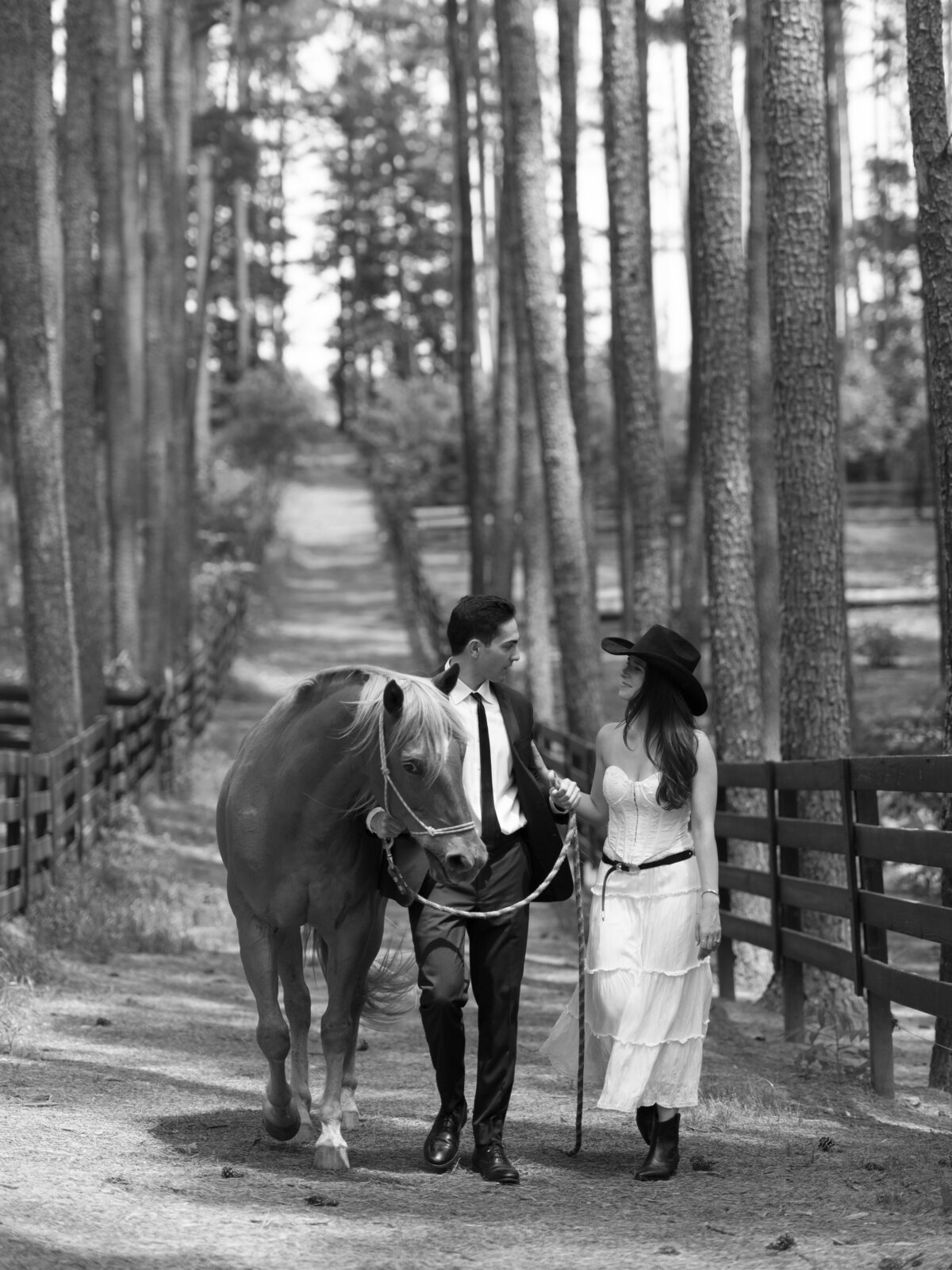 Rachel-Pourchier-Photography-Wedding-Serenbe-destination-photographer_Rubin_Horse142A