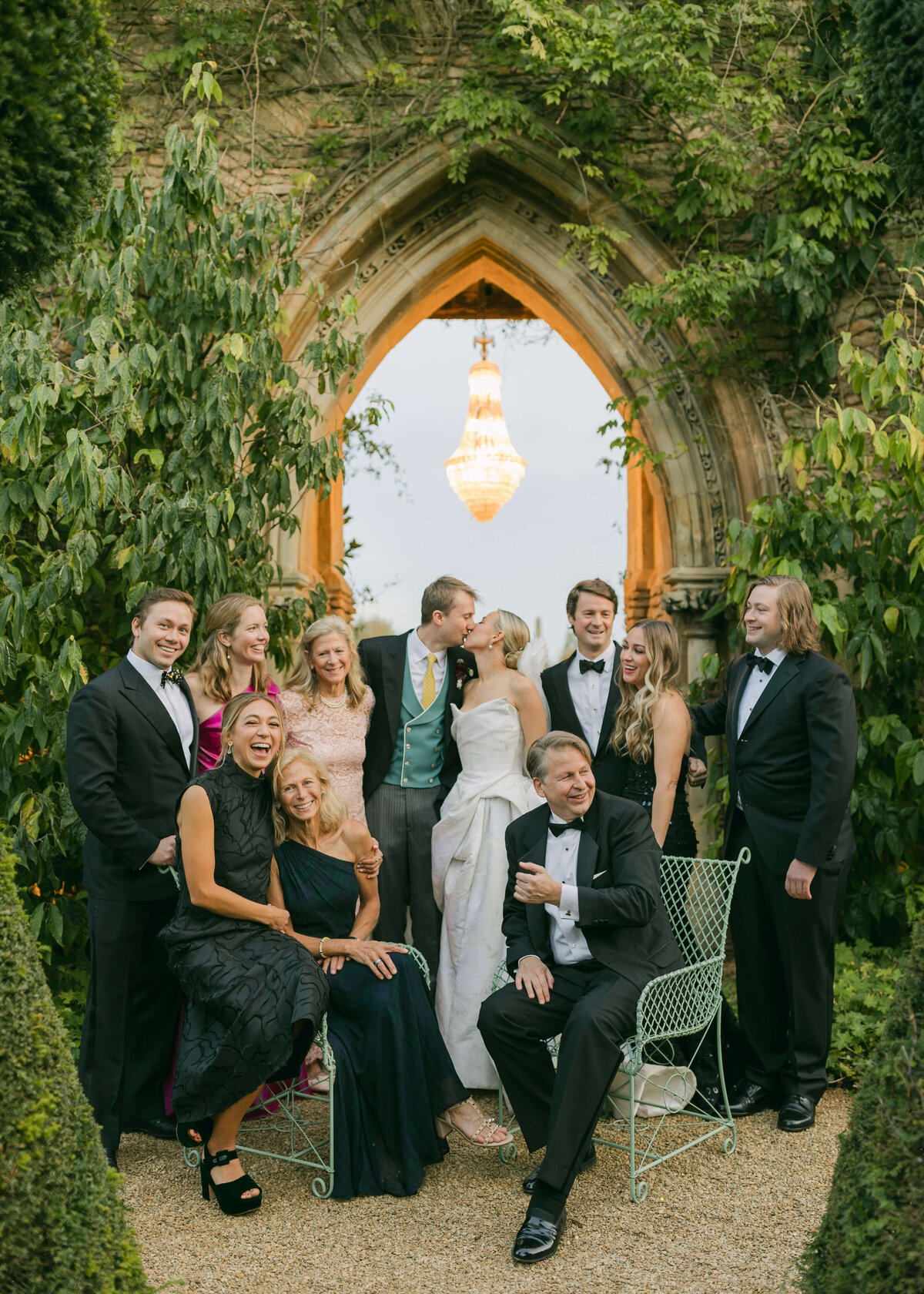 chloe-lowe-wedding-euridge-manor-cotswolds-family-portraits
