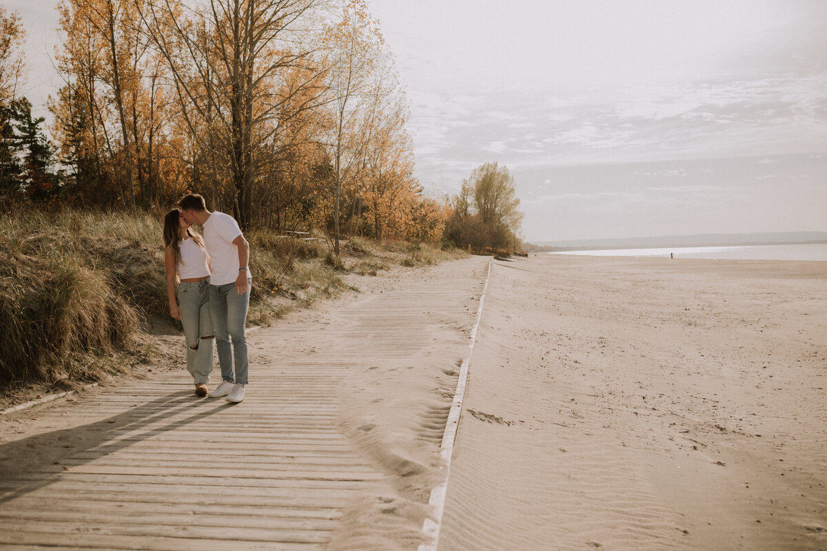 brooke-max-engagement-fall-autumn-wasaga-beach-sunset-barrie-lake-3