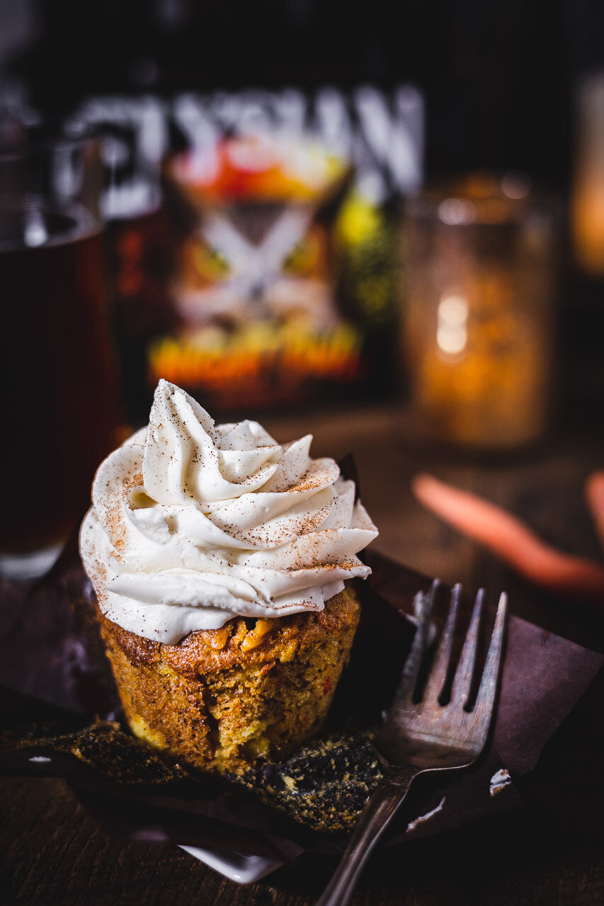carrot cake cup cake with cream cheese frosting and pumpkin beer 2