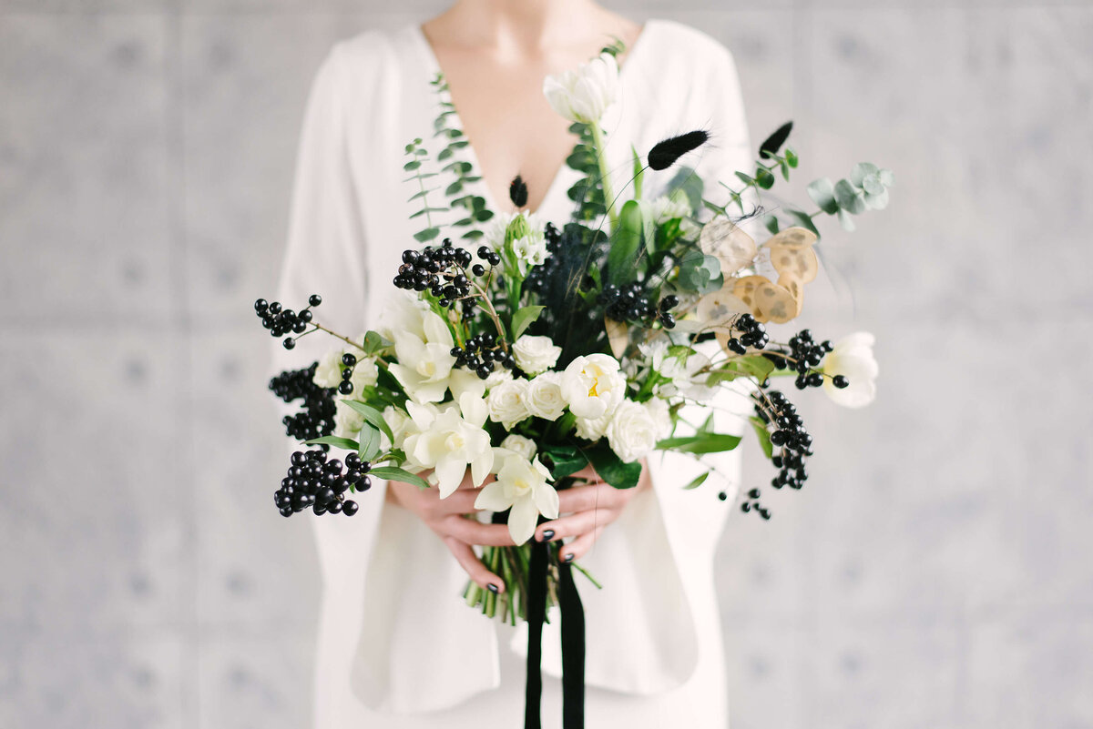 Victoria Engelen Flowers - Luxury Wedding Florals Franceblack-and-white-wedding-bouquet