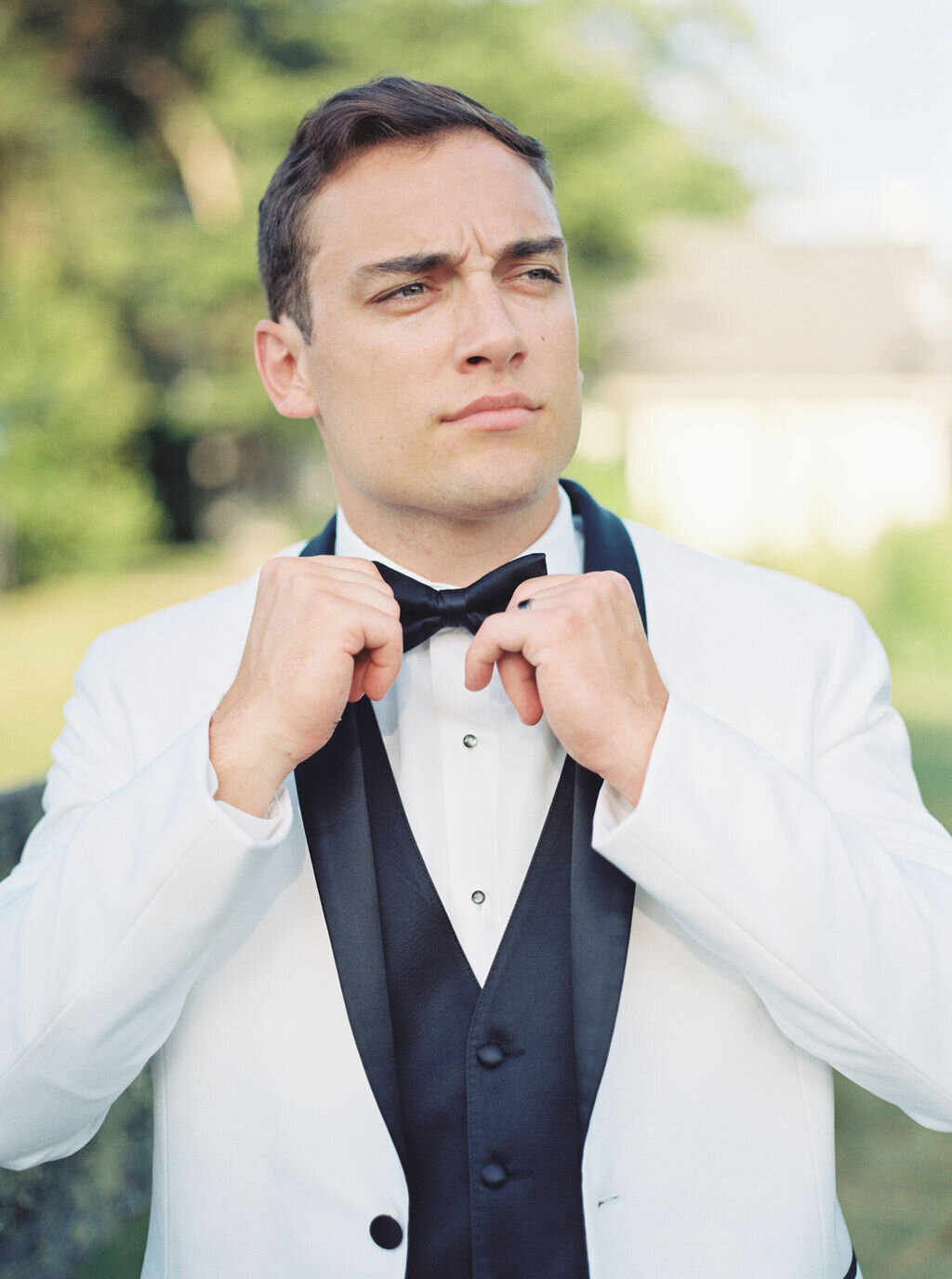 bride-groom-riverfront-fall-wedding-kentucky21