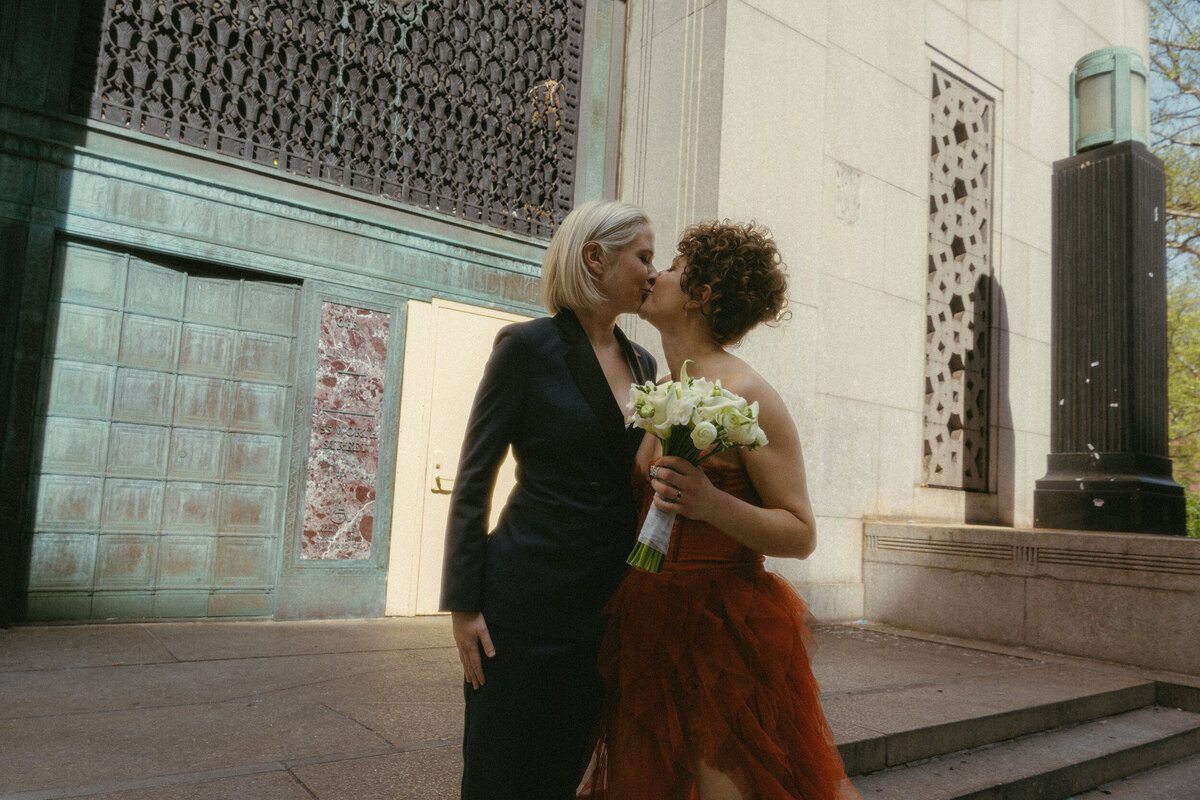 colorful-lesbian-city-hall-elopement-nyc