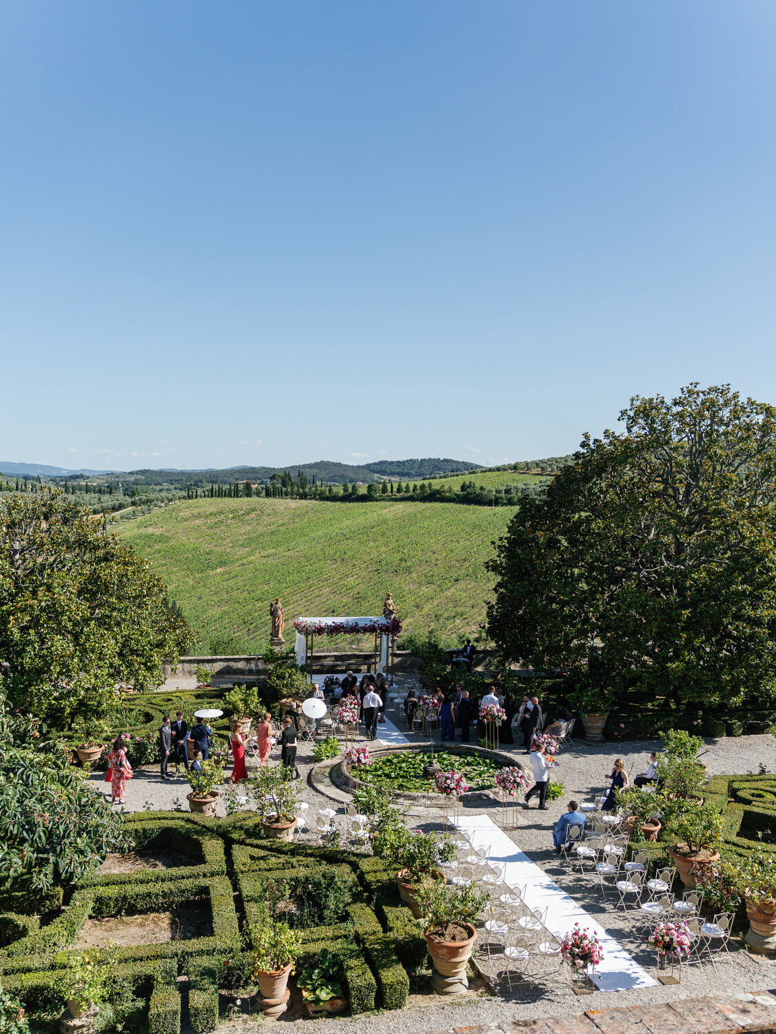 056-Elegant-Ceremony-Backdrop-in-Florence