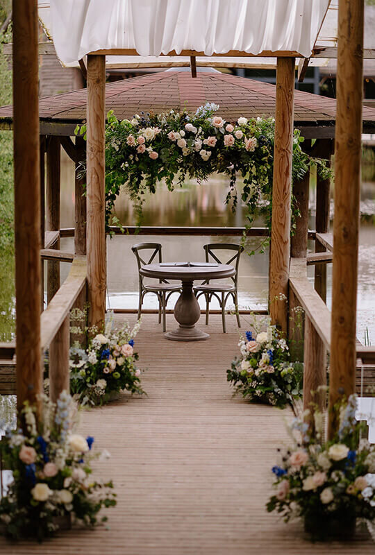 Isle decorated by gorgeous flowers by the little flower hut