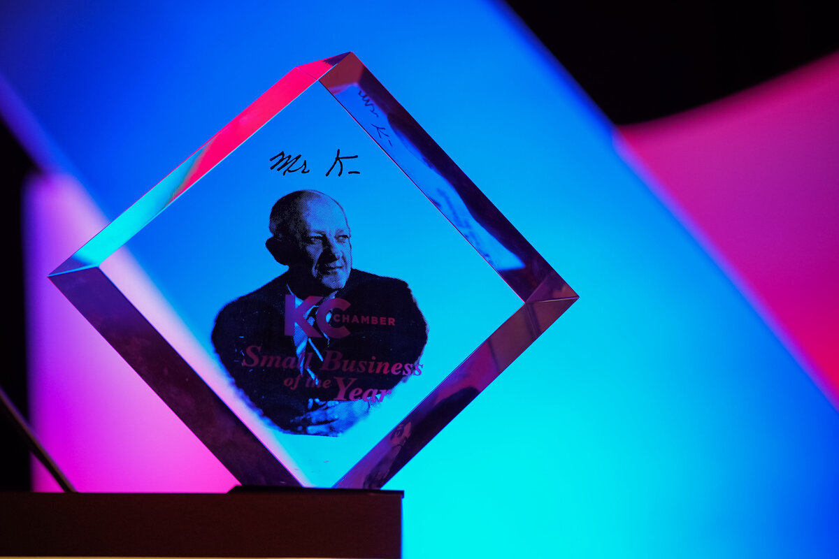 kansas-city-event-photography-0422-crystal-award-closeup