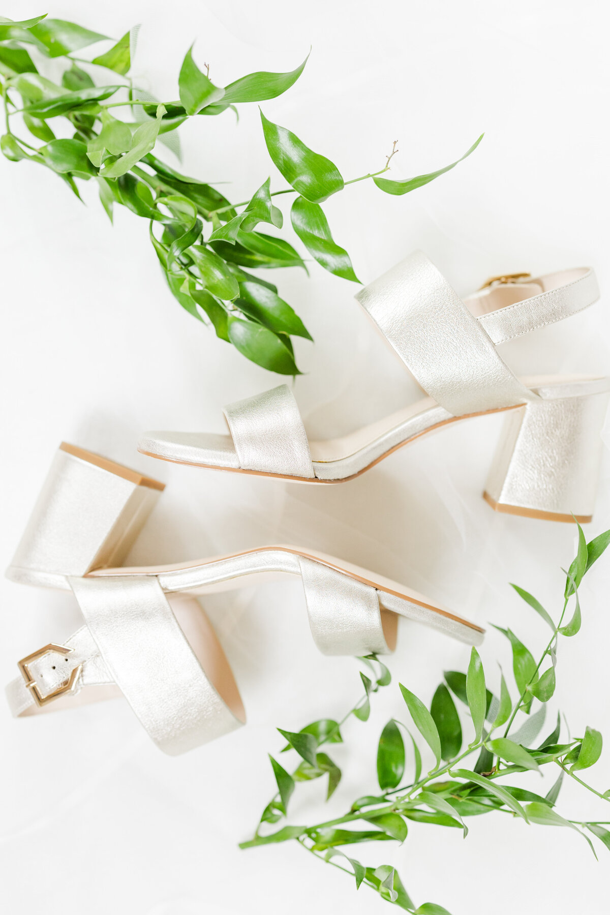 1_gold_bridal_shoes