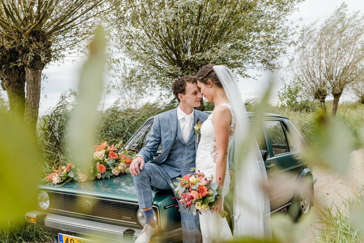 Trouwen in Friesland, trouwen in Bergum. Bruidsfotograaf friesland (32)
