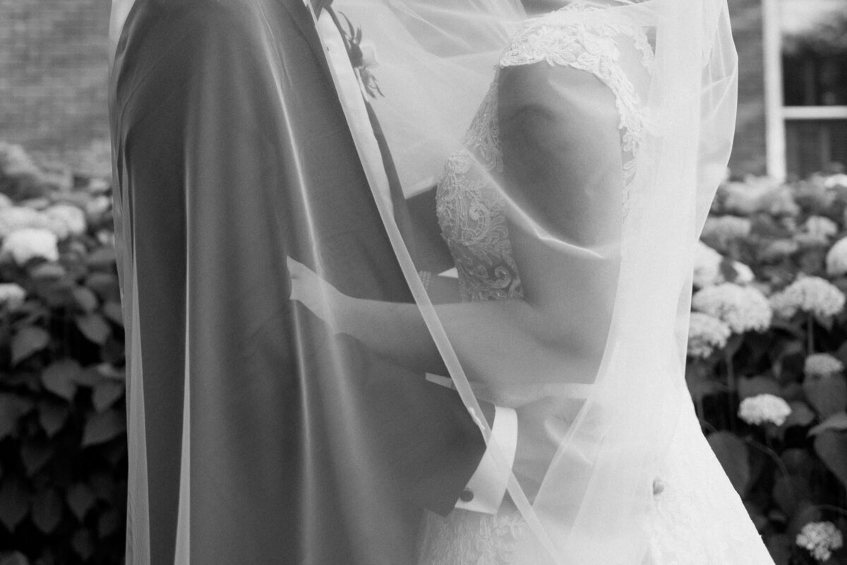 Nichole-Babiez-Photography-Dunham-woods-Geneva-Illinois-Wedding-luxury-editorial-timeless-modern-candid-bride-inspiration-chicago-photographer--112