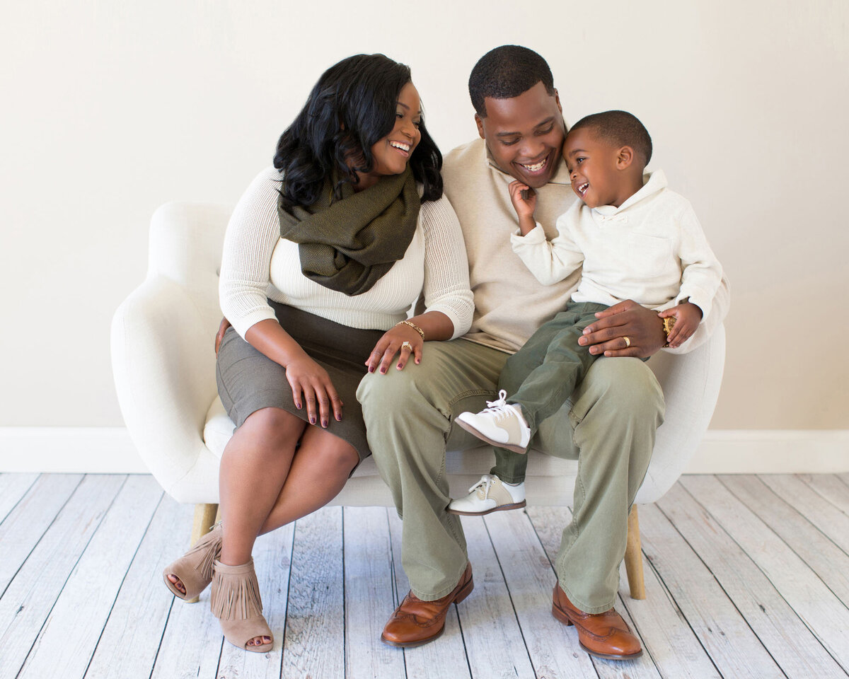 cute_family_laughing