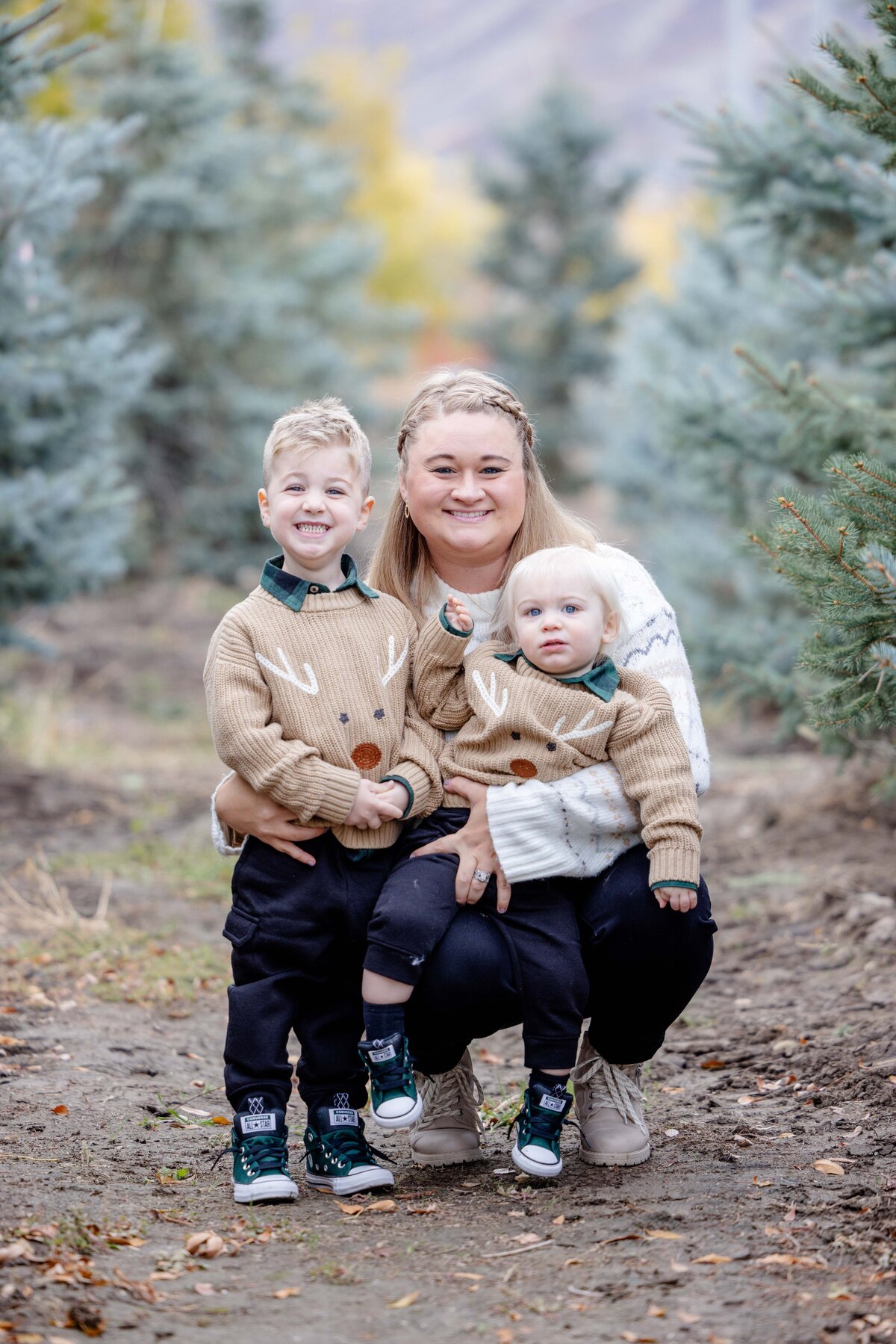 Utah-County-UT-Christmas-Tree-Farm-Mini-Session-Magnolia-and-Grace-Photography-Co-AshbyilyinJ-# (1)-12