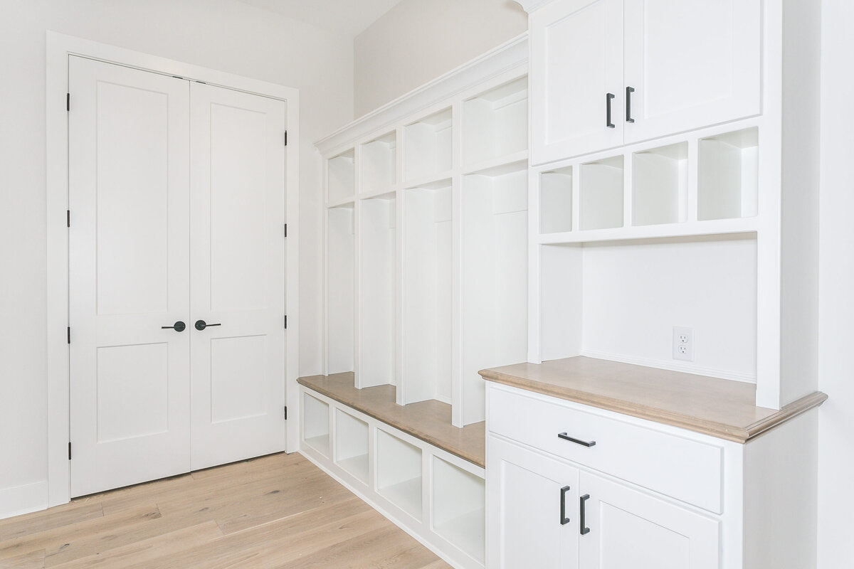14001 E Rockhill St Wichita KS-print-022-17-Mudroom-2500x1667-300dpi