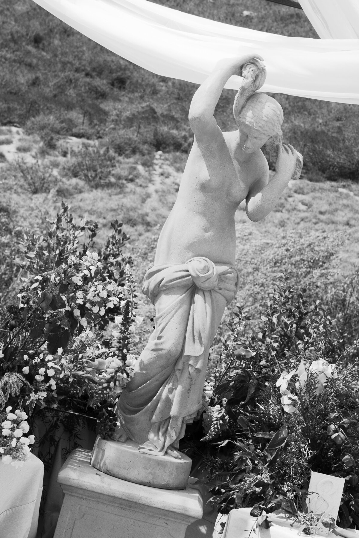 Jeune-Perche-Faye-Fern-Creative-MVFPortraits-Reception-Details-13-B