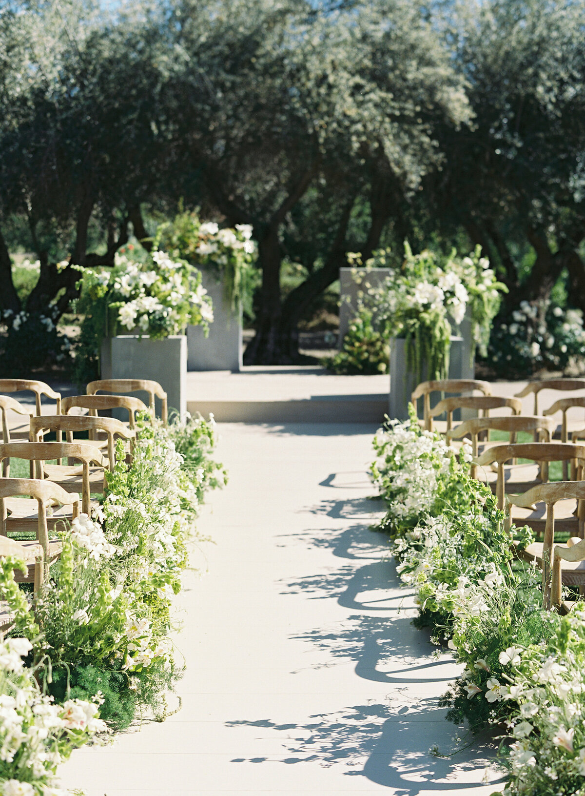 outdoor-wedding-ceremony-aisle-white-florals-napa-valley-venue