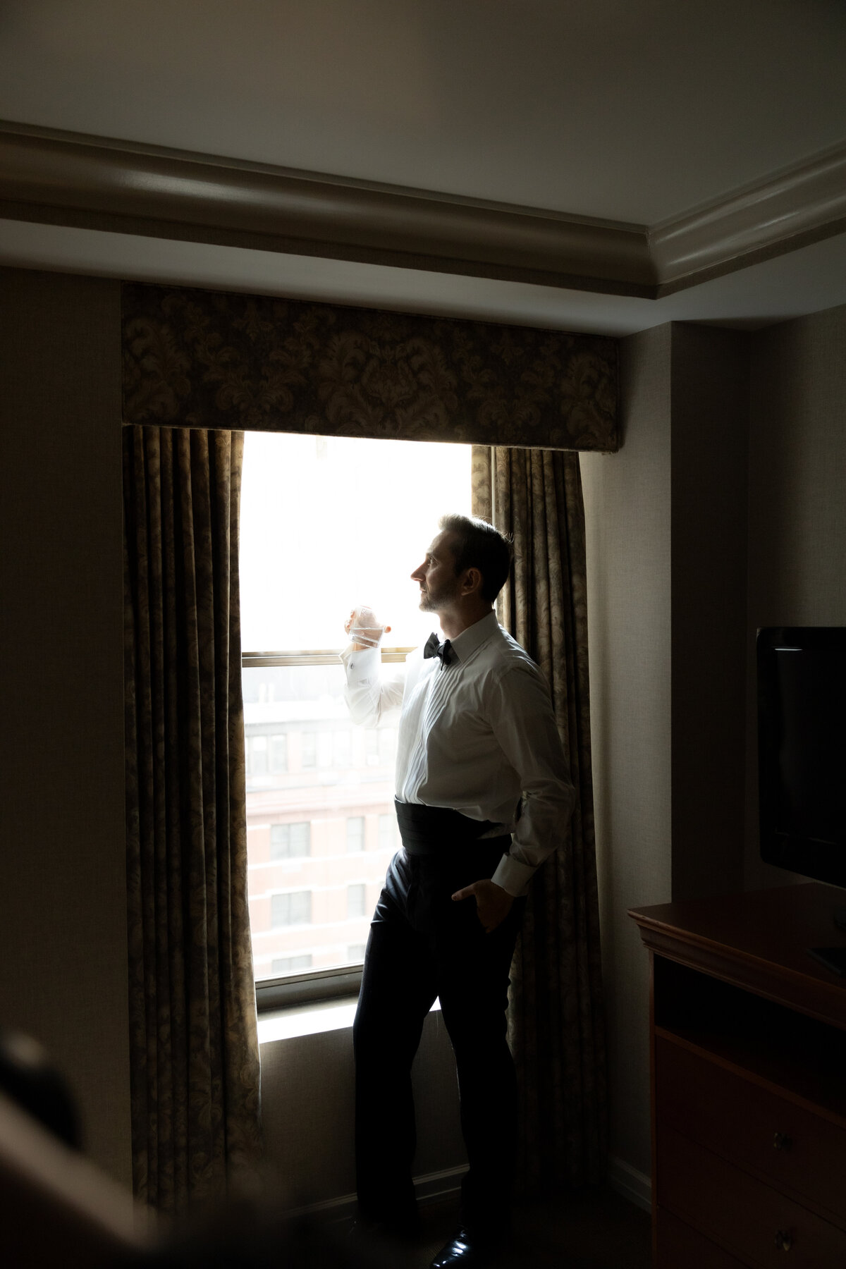 terrace-nyc-wedding-elegant-couple-55