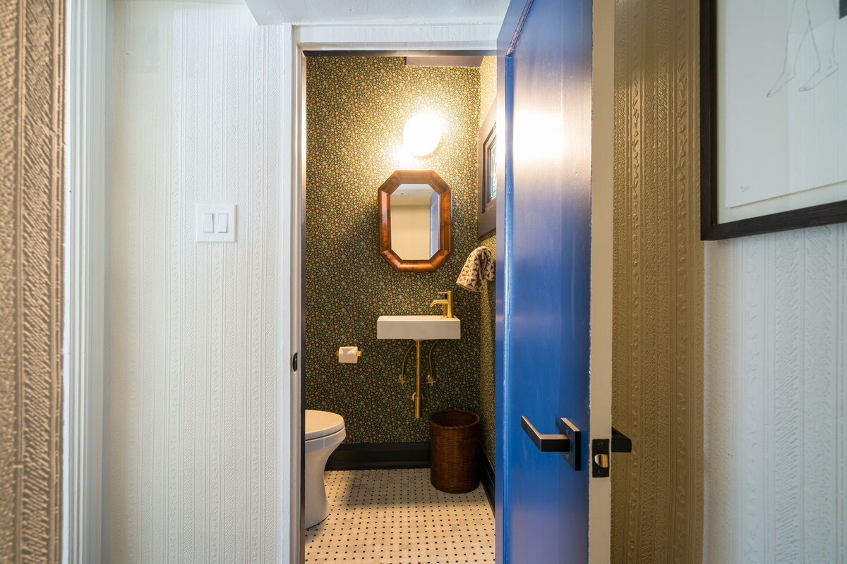 63-web-or-mls-20_001_Powder Room