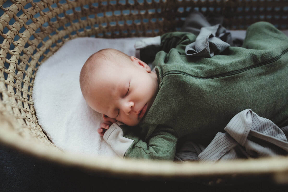 Lindsay-wilson-photography-in-home-newborn-38
