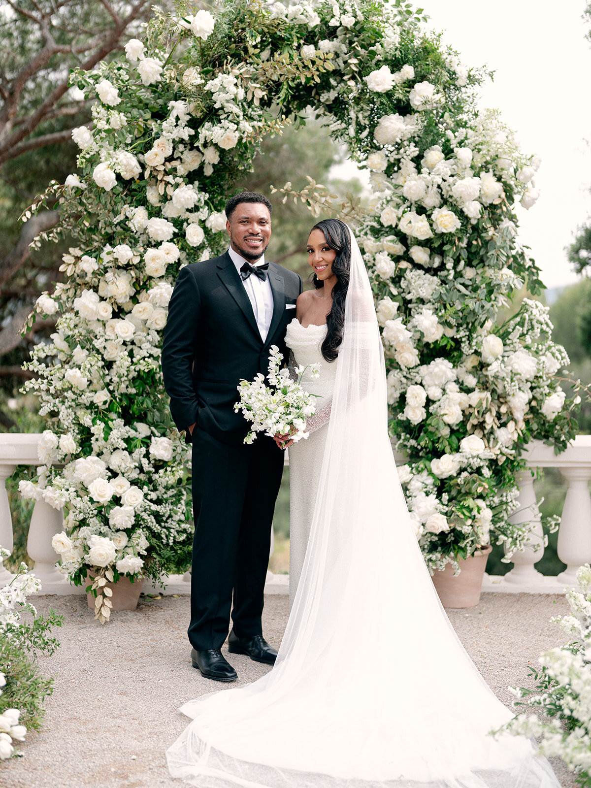 53-intimate-destination-wedding-french-riviera-with-white-flowers
