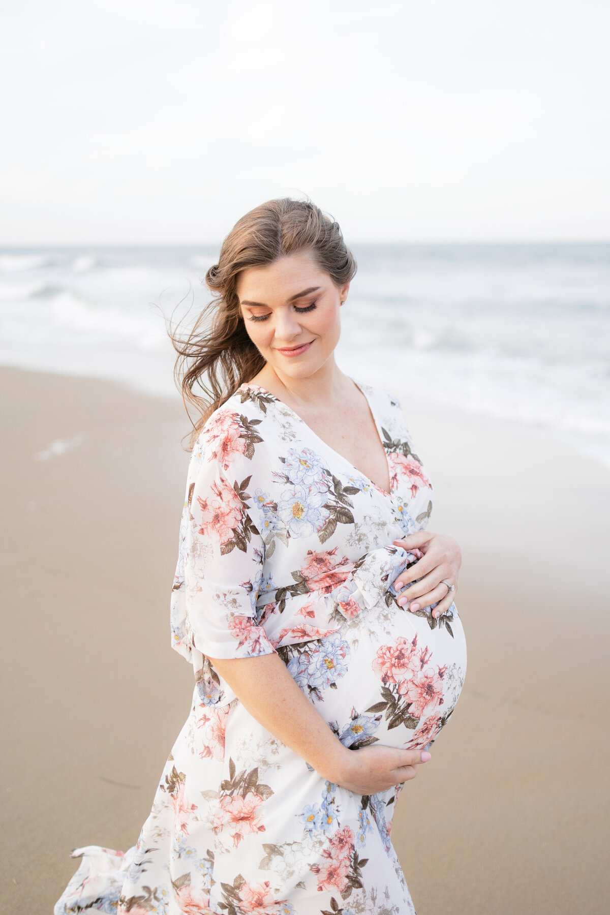 gorgeous-pregnant-mother-maternity-photographer-virginia-beach