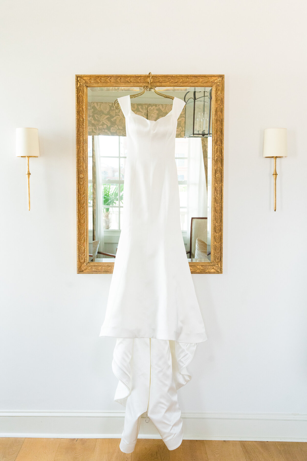 Dana Cubbage Weddings Photography Engagement Photographer Charleston South Carolina Luxury High End Destination Travel Bright Colorful Light Airy Chicago New York Los Angeles Weddings Photo16