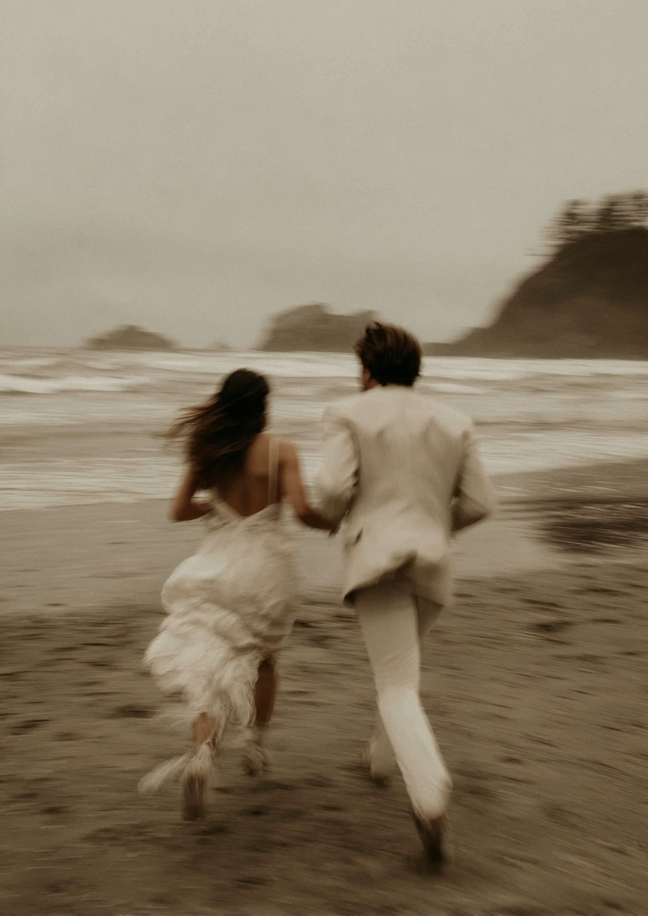 u8487914977_an_out_of_focus_photo_from_the_side_taken_on_an_i_e11d529a-f2fb-4eee-862e-95b742e784ba_3