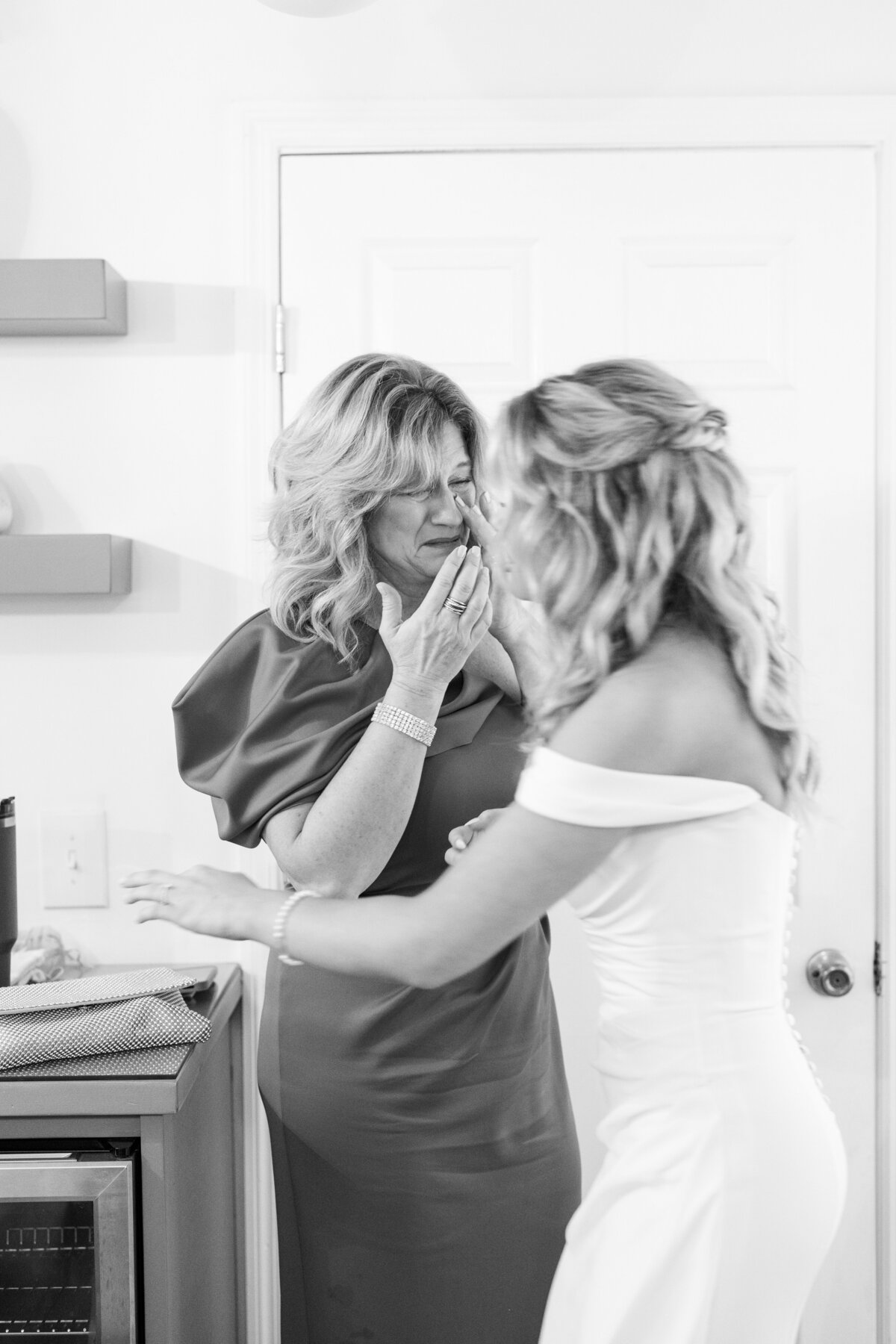 Katherine Horton Photography Sarah & Trey's Wedding Day Bride Getting Ready 090