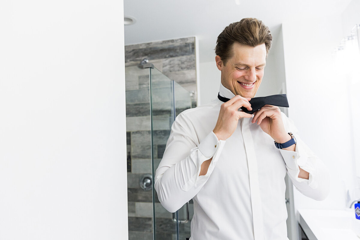 groom getting ready at kimpton hotel monaco
