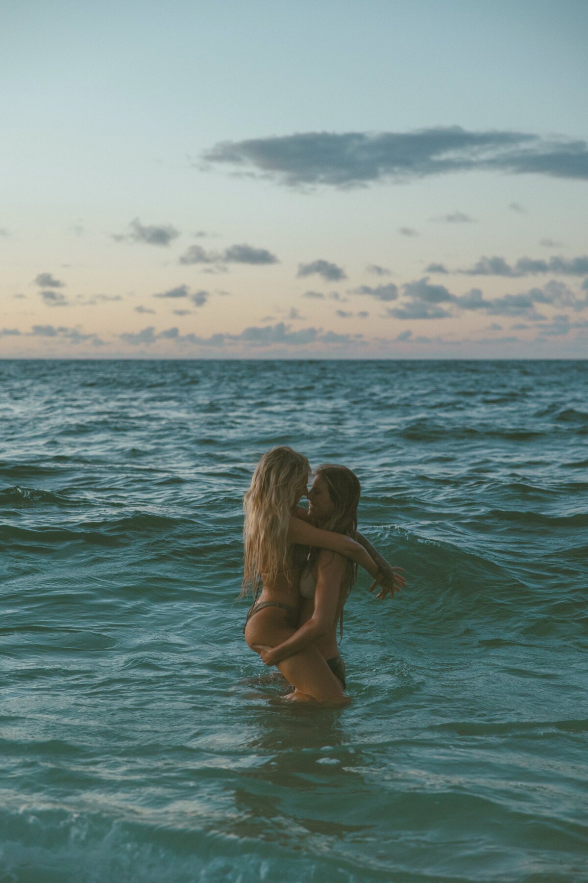 couples photos in Oahu