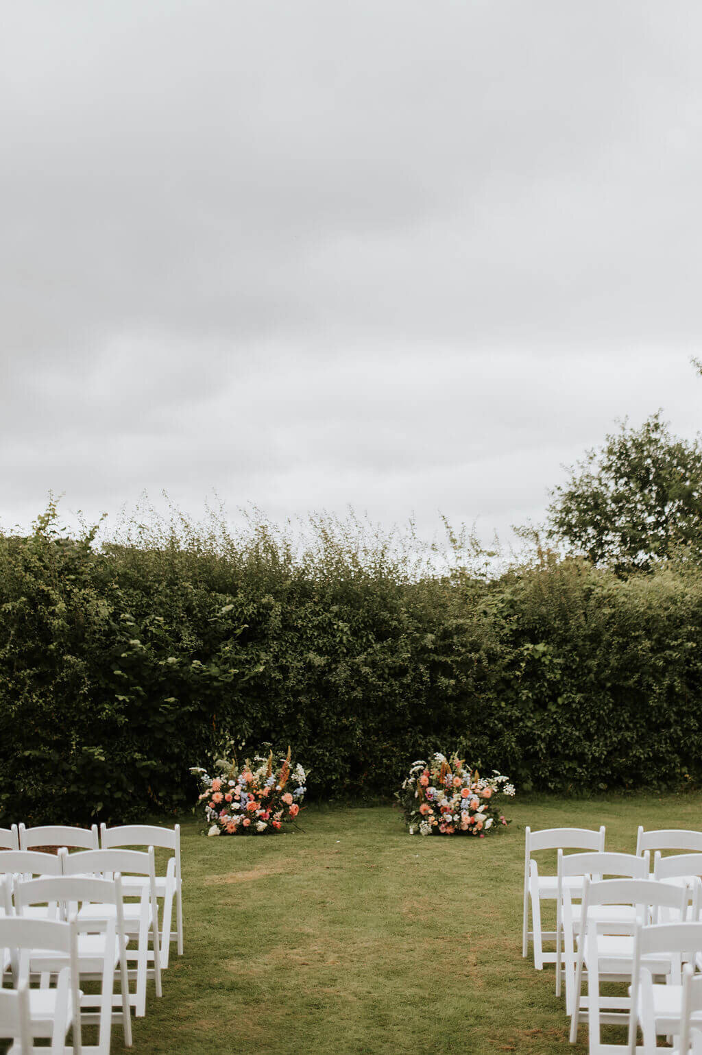 Issy-and-Bella-Floral-Design-Wedding-Florist-Herefordshire-Broadfield-Court-j&N14